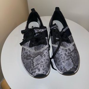 New balance tenni shoes